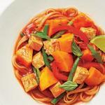 Tofu-Curry mit Reisnudeln