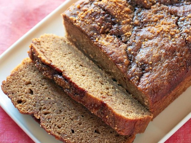 Wie man glutenfreien Zimtkuchen zubereitet