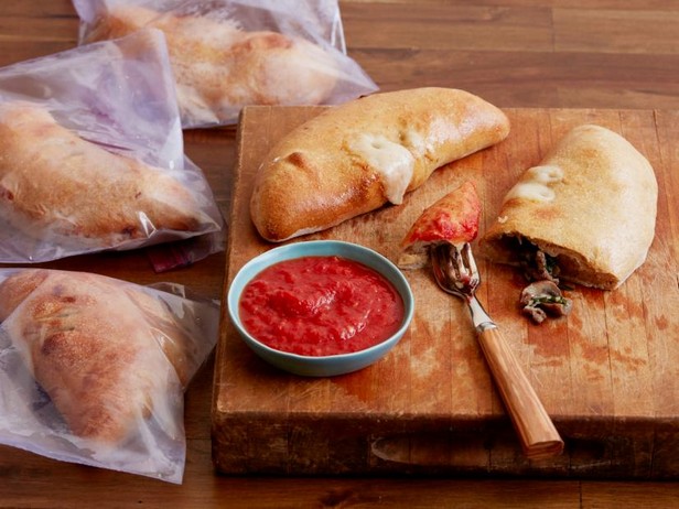 Zubereitung - Große, gesunde Calzones mit Rindfleisch, Pilzen und Spinat