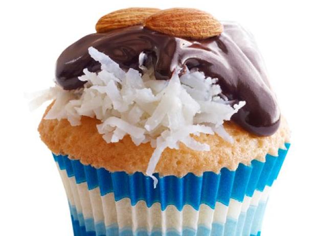Rezept für Kokos-Cupcakes mit Schokolade und Mandeln