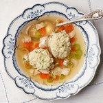 شوربة دجاج مع كرات ماتزا