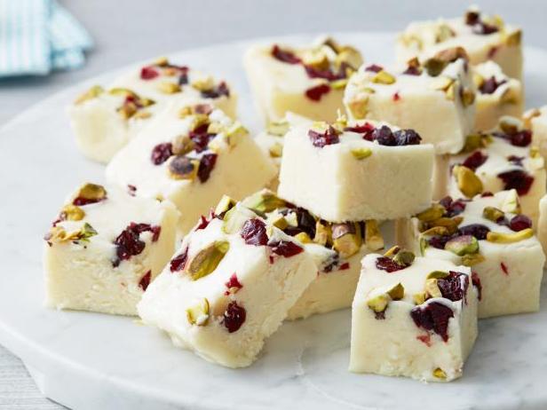 Zubereitung - Weißes Schokoladen-Toffee mit Pistazien und Kirschen
