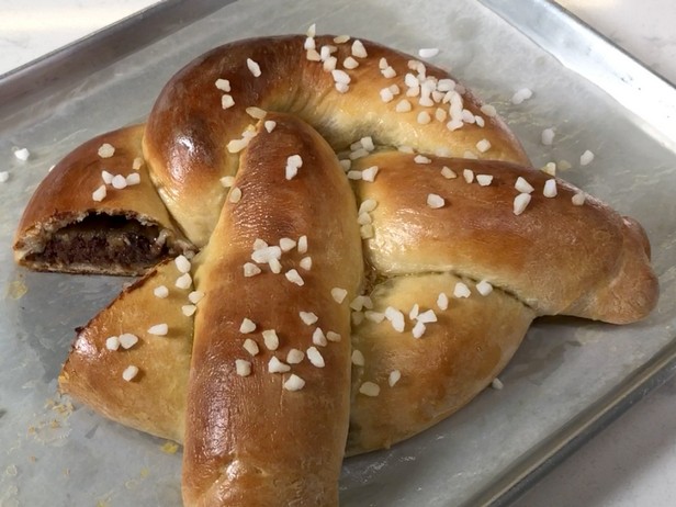 Zubereitung - Riesenbrezel mit Keksfüllung