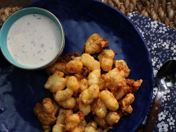 Zubereitung - In Bierteig gebackene Käsewürfel mit hausgemachtem Ranch-Dressing