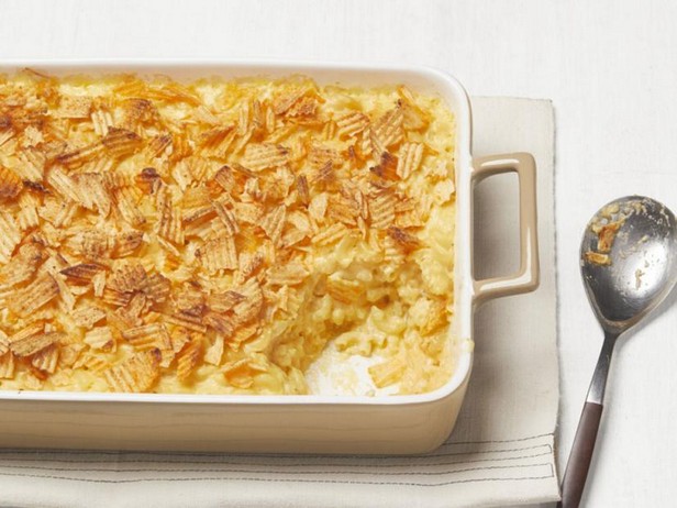 Come preparare i maccheroni al formaggio con cavolfiore e patatine al forno