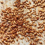 Gewürzte Kürbiskerne mit braunem Zucker