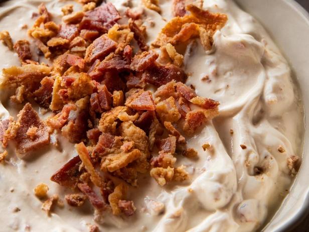 Wie man Ahorn-Speck-Dip zubereitet
