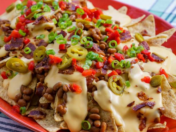 So macht man BBQ-Nachos mit Speck
