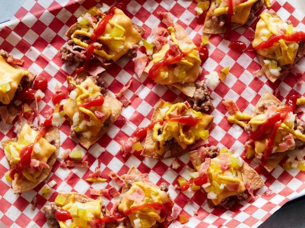 So macht man Cheeseburger-Nachos