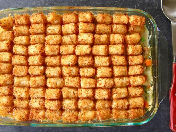 Wie man Hähnchen-Kartoffelbällchen-Kartoffelpastete zubereitet