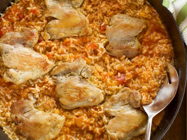 Wie man Hähnchen mit Reis und Mangosalsa zubereitet