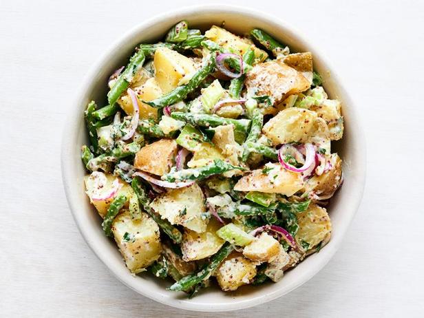 Wie man Kartoffelsalat mit grünen Bohnen zubereitet