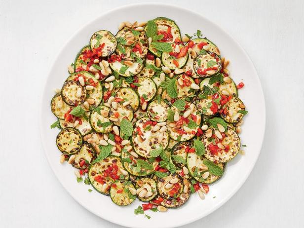 Wie man Zucchini in Agrodolce-Sauce macht