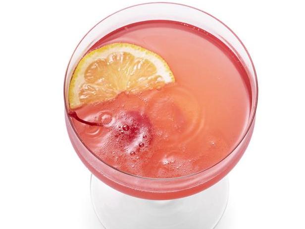 Wie man eine French 75 mit Maraschino zubereitet