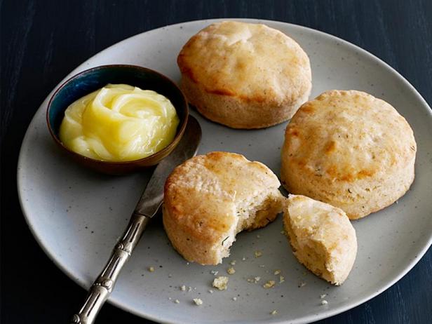 Rezept für geschichtete Dill-Honig-Butterbrötchen