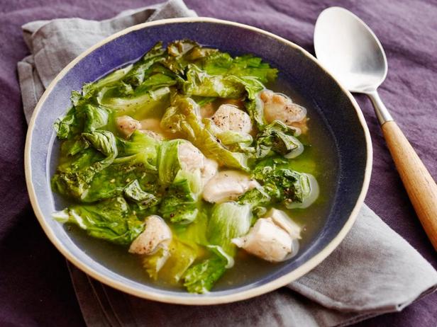 Come preparare una zuppa di pollo e scarola facile