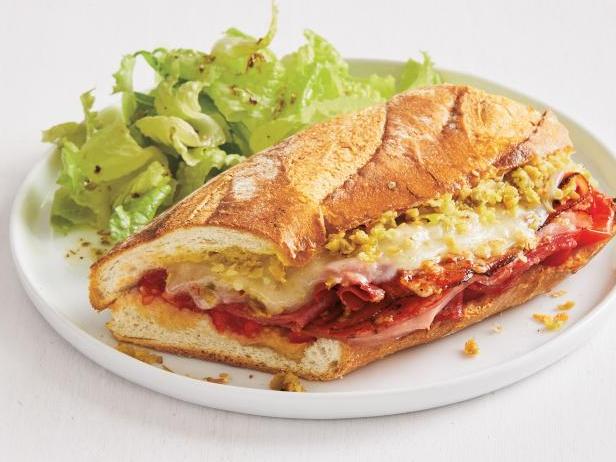 So macht man ein riesiges italienisches Panini