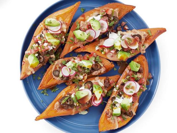 Wie man Süßkartoffelschalen-Nachos zubereitet