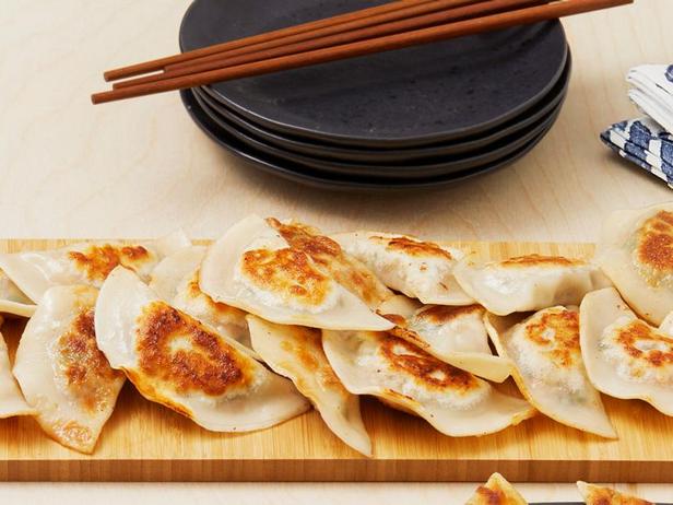 Zubereitung - Chinesische Teigtaschen mit Schweinefleisch, Garnelen und Schnittlauch