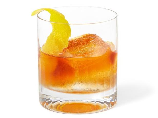 Wie man einen Vieux Carré Cocktail zubereitet