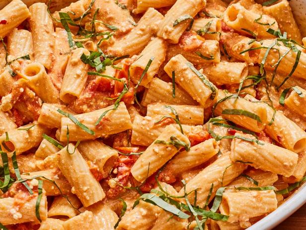 Fırında Feta Peynirli Makarna Nasıl Yapılır?
