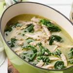 شوربة دجاج بالبيستو بخمسة مكونات