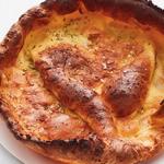 Dutch Baby Pfannkuchen mit Knoblauch und Rosmarin