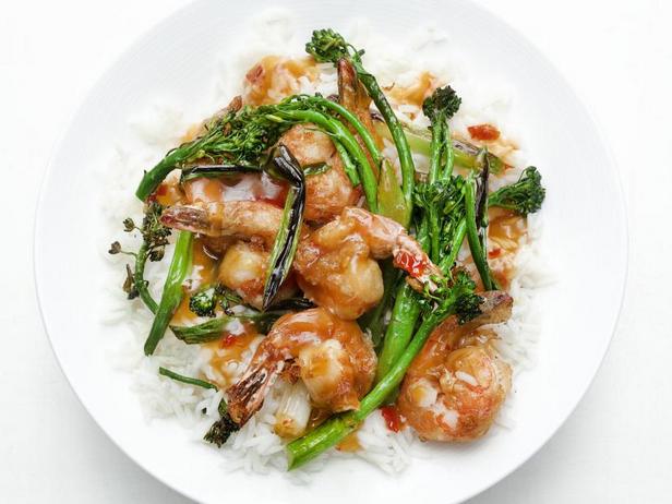 Wie man General Tsos Garnelen mit Brokkoli zubereitet