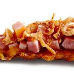 Kartoffelschalen mit Pfirsichen und Schinken
