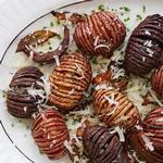 بطاطس أكورديون مع الزبدة البنية