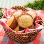 خبز الذرة مع الجوز والزعتر