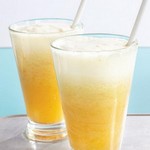 Erfrischender Orangen-Apfel-Cocktail