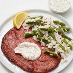 Schinkensteaks mit Reis und Spargelsalat