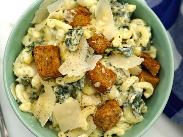 Come preparare - Maccheroni al formaggio Caesar con cavolo nero
