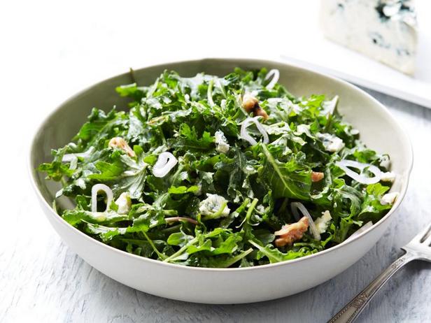 Zubereitung - Grünkohlsalat mit Blauschimmelkäse und Walnüssen
