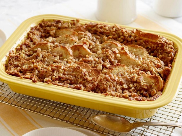 Brotauflauf mit Walnusskruste