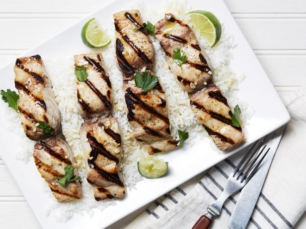 Come preparare il mahi mahi grigliato con burro all'aglio e lime