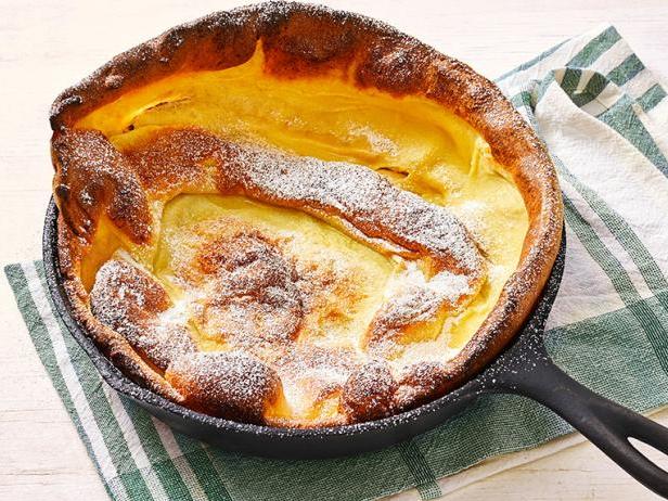 Wie man Dutch Baby Pancakes zubereitet