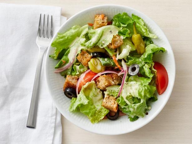 So bereiten Sie hausgemachten Olivensalat zu