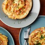 Drei Omelettvarianten auf Toast