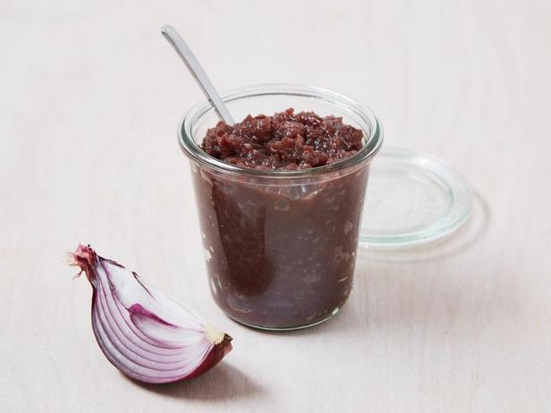 Wie man Zwiebelmarmelade mit Honig zubereitet