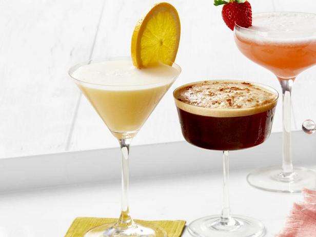 Wie man Orangen-Minz-Fizz mit Rum zubereitet