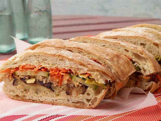 So bereiten Sie ein Kichererbsen-Auberginen-Sandwich zu