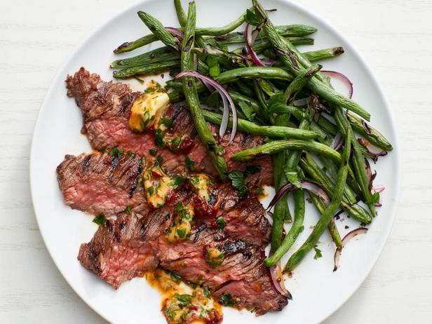 Come preparare - Bistecca di diaframma al chipotle con fagiolini grigliati
