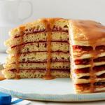 Pfannkuchen mit Erdnussbutter und Marmelade