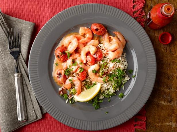 Kuidas valmistada - vürtsikaid krevette tomatite ja rohelise sibula riisiga