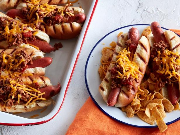 Wie man Chili Dogs mit Käse zubereitet