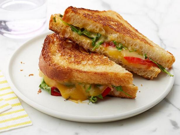 Zubereitung - Warmes Sandwich mit geräuchertem Gouda und gerösteten Paprika