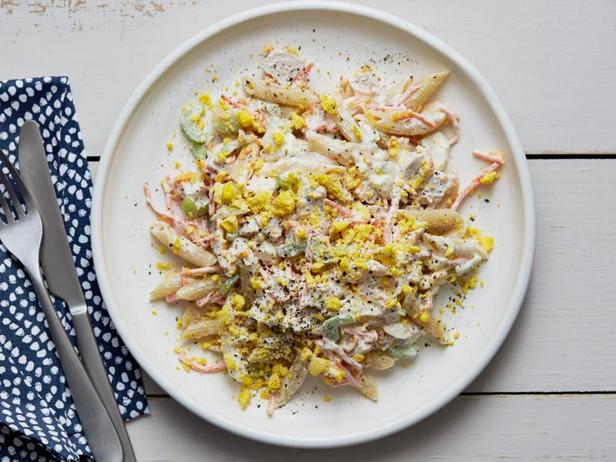 Zubereitung - Nudelsalat mit geräuchertem Truthahn, Cheddar und Eiern