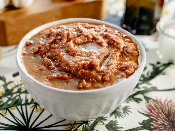 Wie man Walnuss-Romesco-Sauce zubereitet